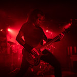 Scena na koncercie wraz z muzykami